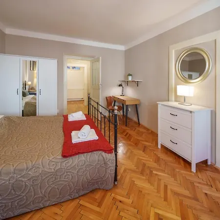 Apartamento Old Town - 3 Bedroom 3 Bathroom & Kitchen Templova