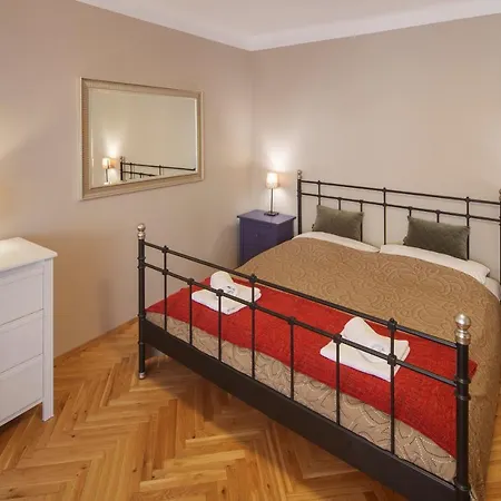 Old Town - 3 Bedroom 3 Bathroom & Kitchen Templova *