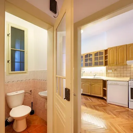 Apartamento Old Town - 3 Bedroom 3 Bathroom & Kitchen Templova