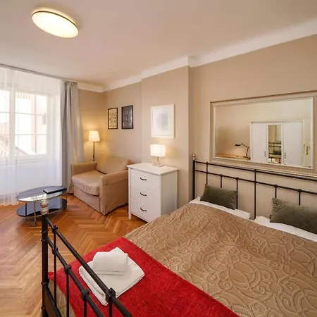 Old Town - 3 Bedroom 3 Bathroom & Kitchen Templova