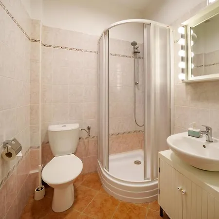 Old Town - 3 Bedroom 3 Bathroom & Kitchen Templova