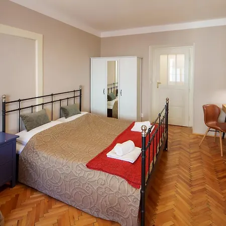 Old Town - 3 Bedroom 3 Bathroom & Kitchen Templova Praga