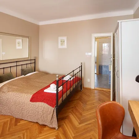 Apartamento Old Town - 3 Bedroom 3 Bathroom & Kitchen Templova *
