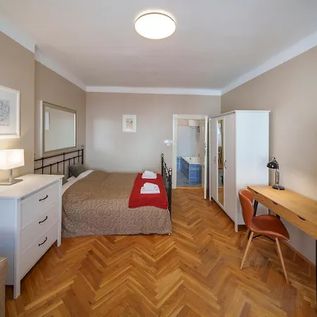 Old Town - 3 Bedroom 3 Bathroom & Kitchen Templova * Praga