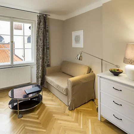 Old Town - 3 Bedroom 3 Bathroom & Kitchen Templova شقة براغ