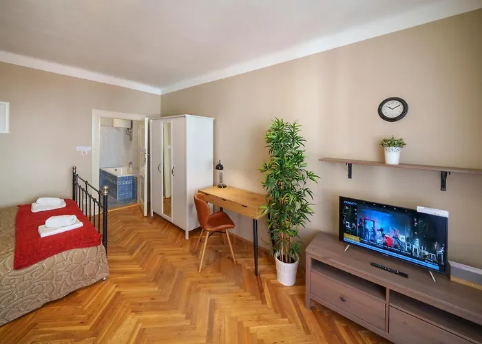 Old Town - 3 Bedroom 3 Bathroom & Kitchen Templova *
