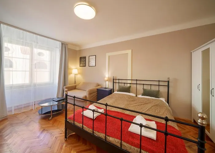 Old Town - 3 Bedroom 3 Bathroom & Kitchen Templova شقة *
