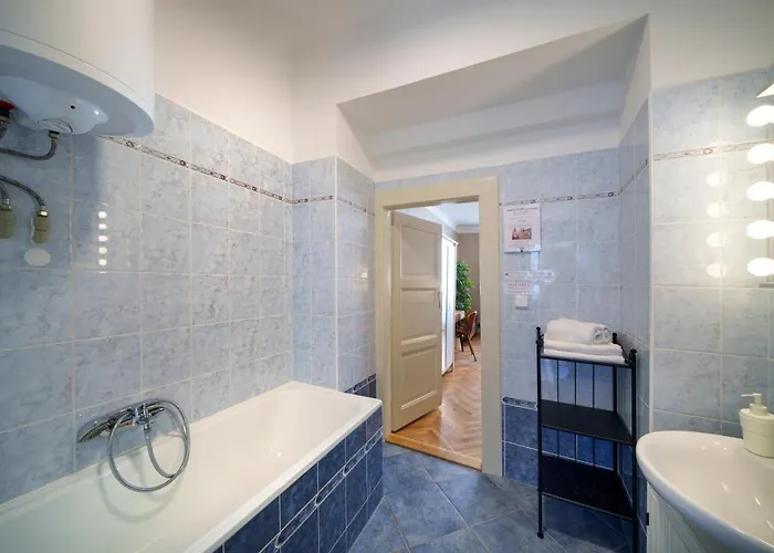 شقة Old Town - 3 Bedroom 3 Bathroom & Kitchen Templova براغ