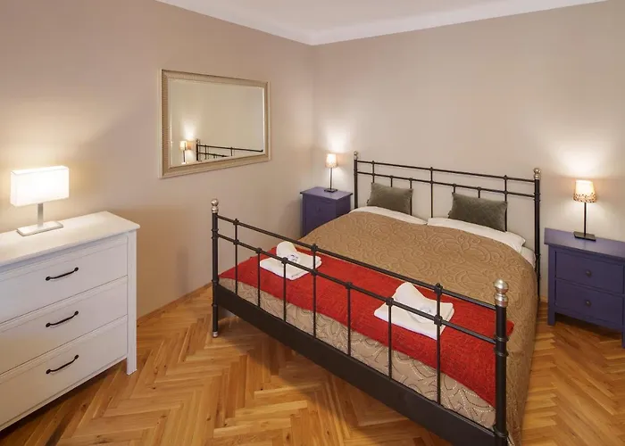 Old Town - 3 Bedroom 3 Bathroom & Kitchen Templova *