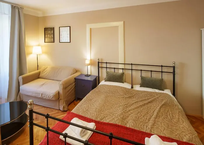 Old Town - 3 Bedroom 3 Bathroom & Kitchen Templova شقة *