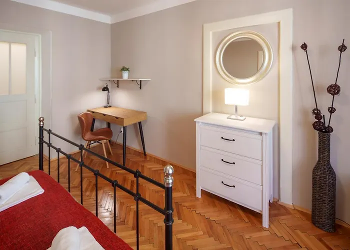 Old Town - 3 Bedroom 3 Bathroom & Kitchen Templova * براغ