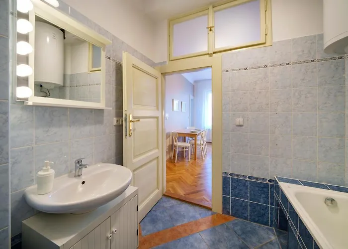 شقة Old Town - 3 Bedroom 3 Bathroom & Kitchen Templova براغ