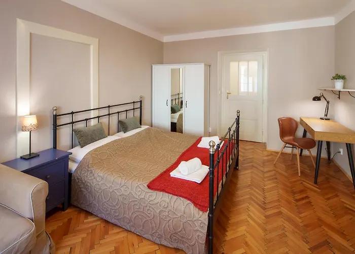 Old Town - 3 Bedroom 3 Bathroom & Kitchen Templova براغ