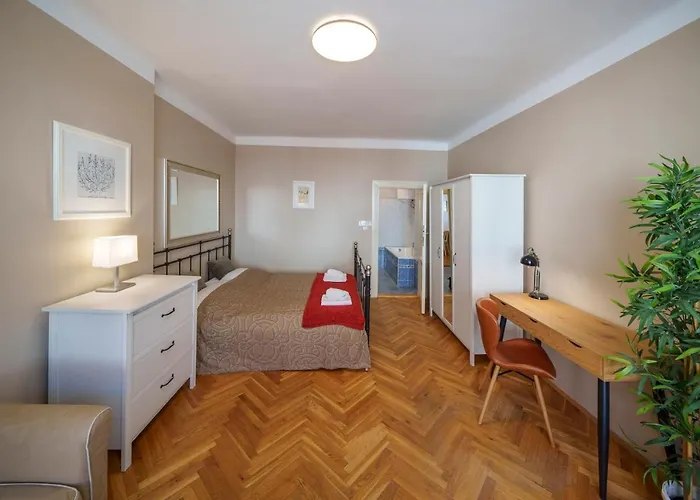 Old Town - 3 Bedroom 3 Bathroom & Kitchen Templova * براغ