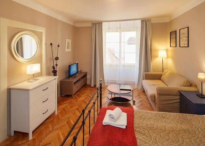 Old Town - 3 Bedroom 3 Bathroom & Kitchen Templova براغ