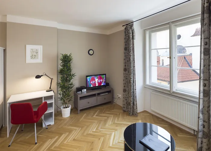 Old Town - 3 Bedroom 3 Bathroom & Kitchen Templova شقة *