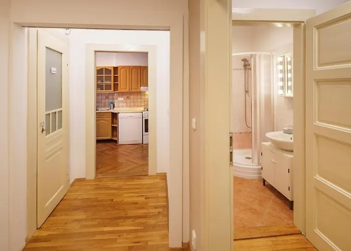 Old Town - 3 Bedroom 3 Bathroom & Kitchen Templova
