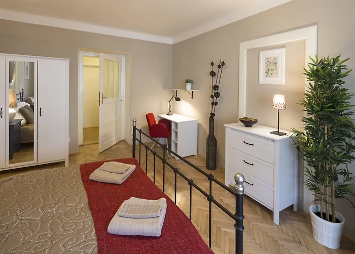 Old Town - 3 Bedroom 3 Bathroom & Kitchen Templova براغ