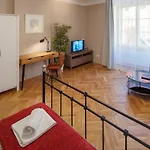 Apartment Old Town - 3 Bedroom 3 Bathroom & Kitchen Templova *