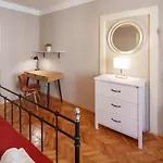 Old Town - 3 Bedroom 3 Bathroom & Kitchen Templova * Prague
