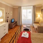 Old Town - 3 Bedroom 3 Bathroom & Kitchen Templova Prague