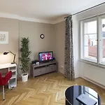 Old Town - 3 Bedroom 3 Bathroom & Kitchen Templova Apartment *