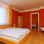 Apartment Old Town - 3 Bedroom 3 Bathroom & Kitchen Templova *