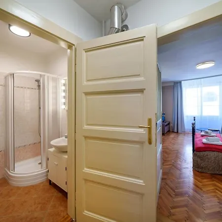 아파트 Old Town - 3 Bedroom 3 Bathroom & Kitchen Templova 프라하