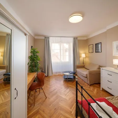 Apartmán Old Town - 3 Bedroom 3 Bathroom & Kitchen Templova *