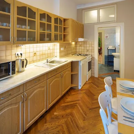 Old Town - 3 Bedroom 3 Bathroom & Kitchen Templova Apartmán