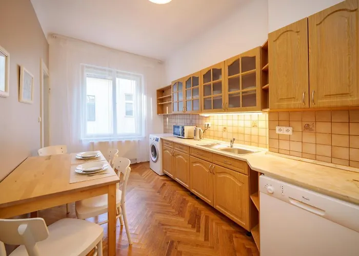Old Town - 3 Bedroom 3 Bathroom & Kitchen Apartment Lägenhet Prag