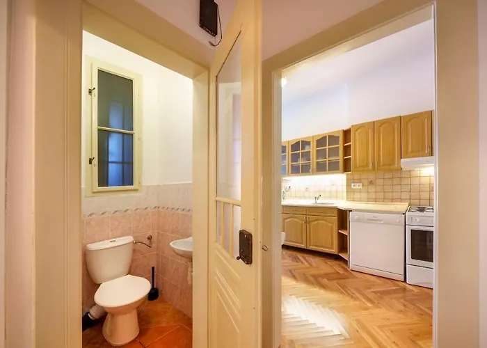 Apartman Old Town - 3 Bedroom 3 Bathroom & Kitchen Templova