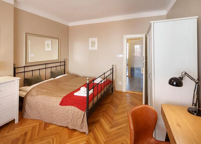 Apartman Old Town - 3 Bedroom 3 Bathroom & Kitchen Templova *
