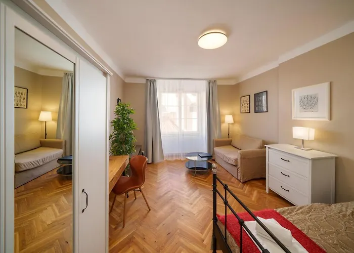 Apartman Old Town - 3 Bedroom 3 Bathroom & Kitchen Templova *