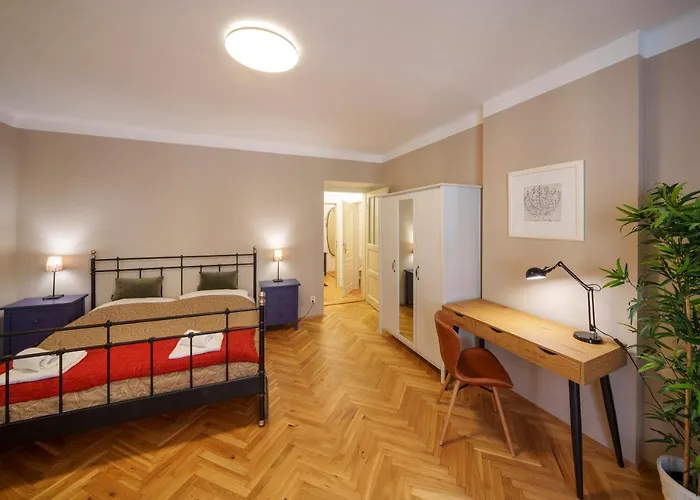 Old Town - 3 Bedroom 3 Bathroom & Kitchen Templova Apartman *