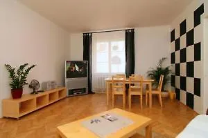 Old Town - 3 Bedroom 3 Bathroom & Kitchen Templova Apartman *